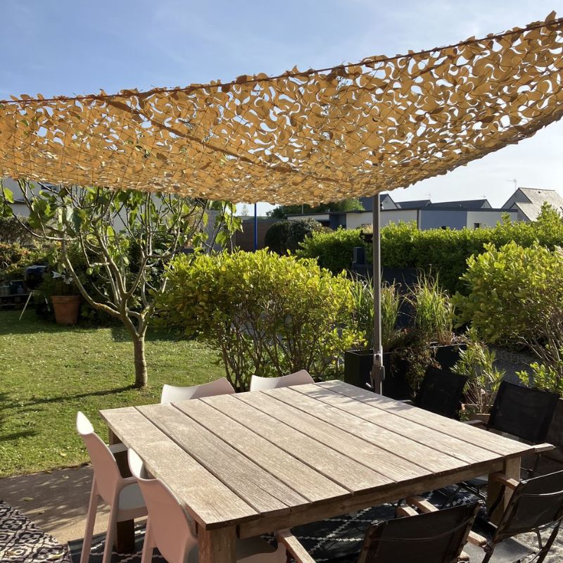 Triangular sand camouflage net