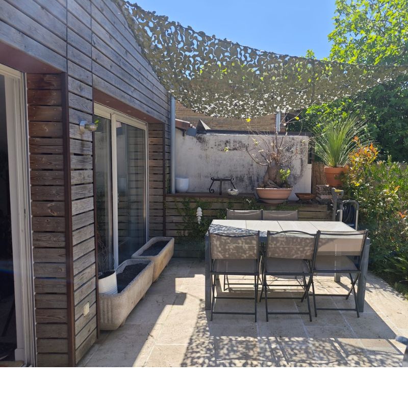 Green triangular camouflage net