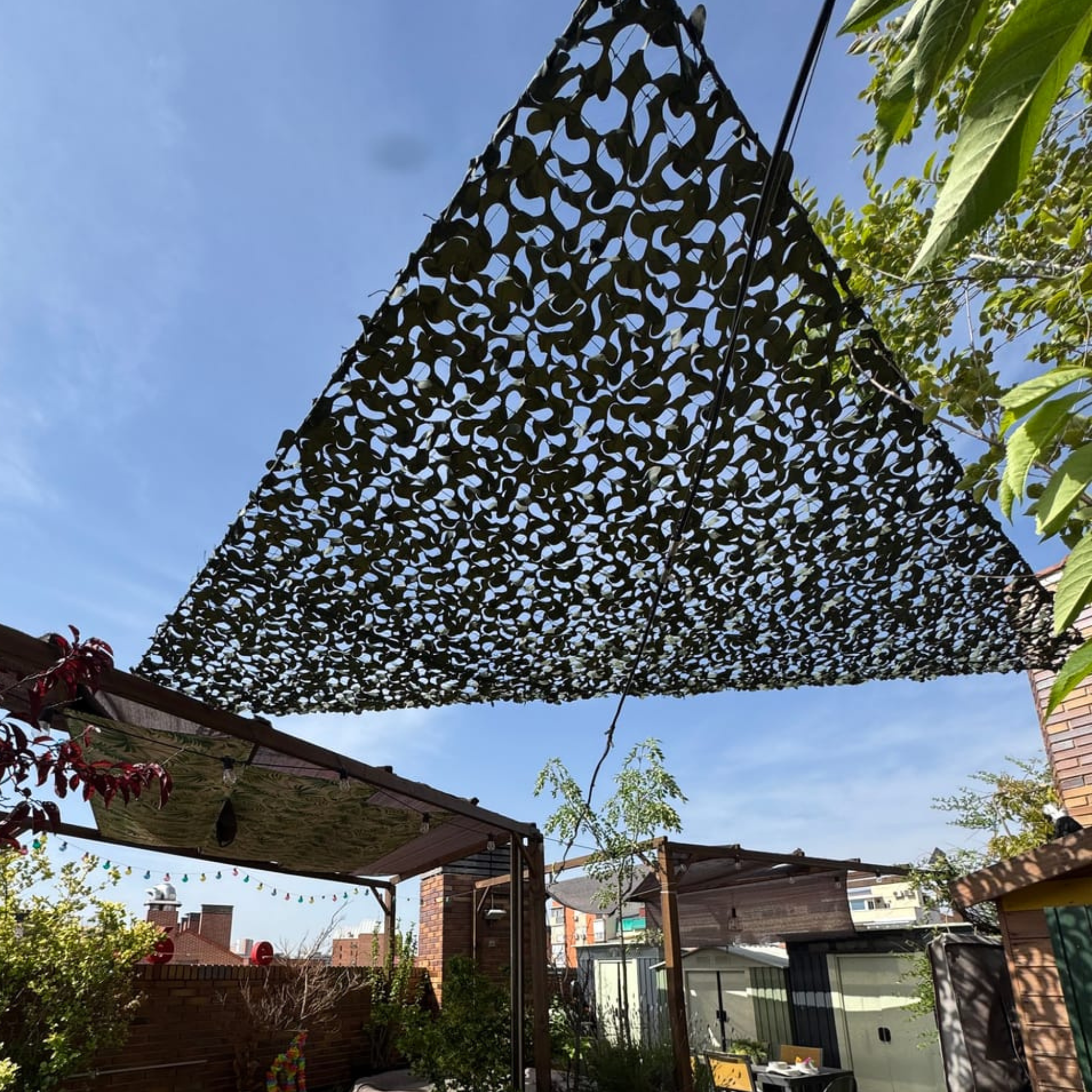 Triangular green camouflage net