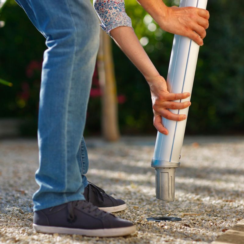 Anchoring base for telescopic masts